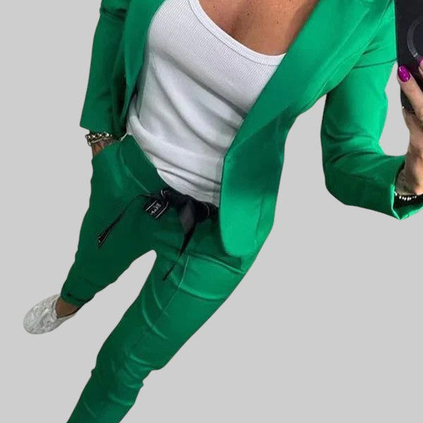 MAREN | KOHANDATUD KOMPLEKT PEHME BLEISERIGA JA LÕÕGASTE JOGGERITEGA