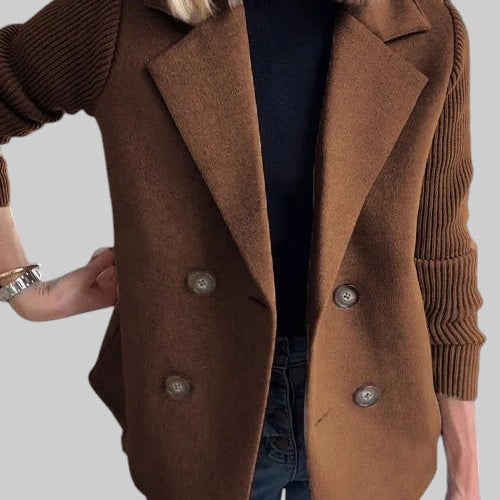 VLADIMÍRA - ELEGANTNE BLEISER KUDUMISEGA KÄTTEGA