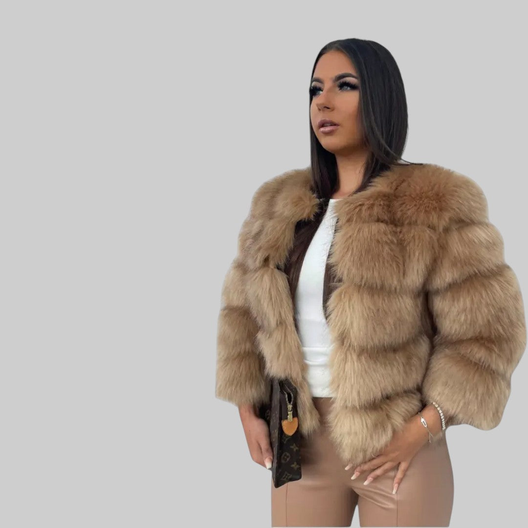 EMILY | KVALITEETNE KUNSTLIKUST KARUSNÄHEST KATE – ELEGANTNE DISAIN STiILI JA MUGAVUSE KÕTTE