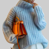 MARTINA | NAISELINE PIKK KAPUUTIGA PUSA