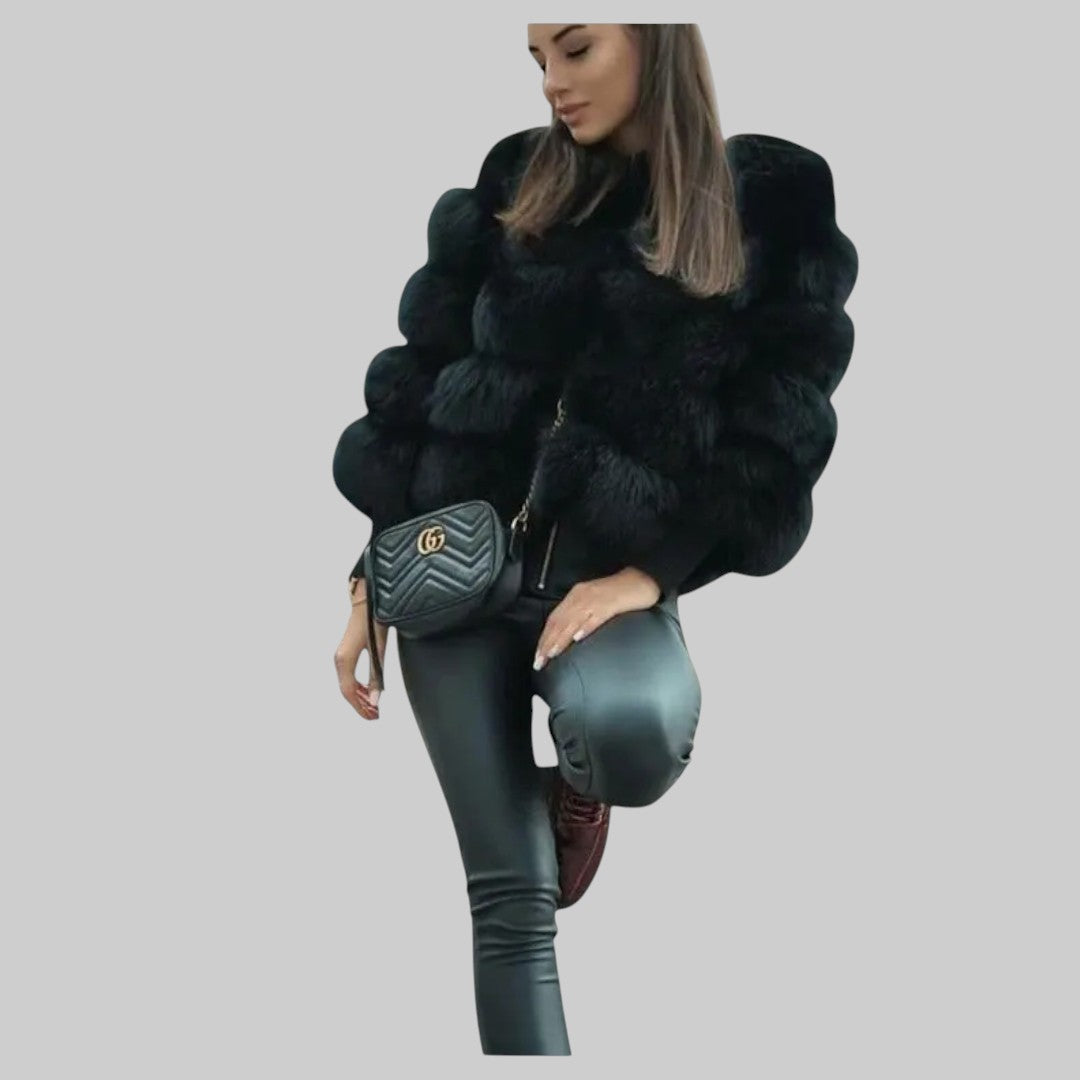 EMILY | KVALITEETNE KUNSTLIKUST KARUSNÄHEST KATE – ELEGANTNE DISAIN STiILI JA MUGAVUSE KÕTTE