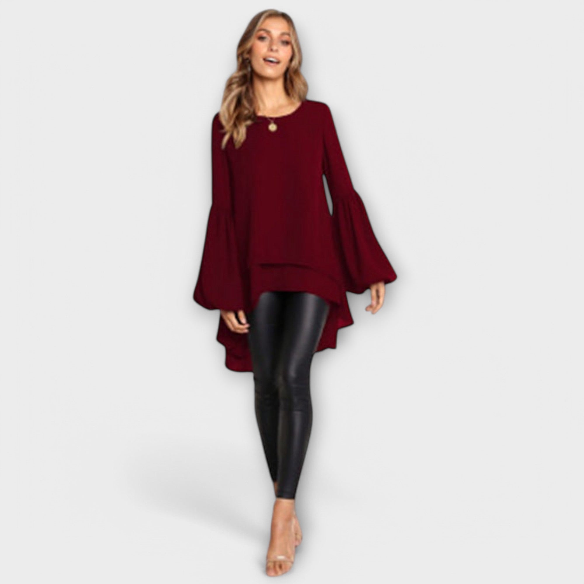 MÁRIA – BLUUS VOOLAVAST KANGAST JA VOLANDEGA