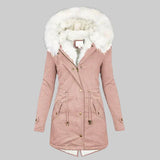 LENKA | TALVEKATE KUNSTLIKUST KARVAST VOODERDATUD