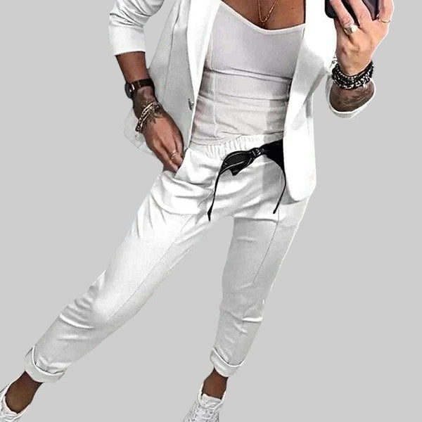 MAREN | KOHANDATUD KOMPLEKT PEHME BLEISERIGA JA LÕÕGASTE JOGGERITEGA