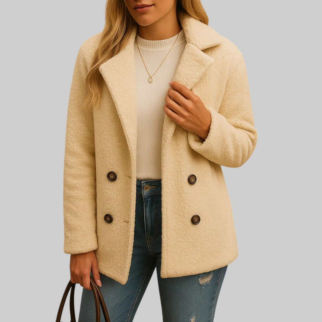 HENRIETA | LÜHIKE NAISTE TALVEKATE TEDDY MATERJALIST NUPPUDIGA