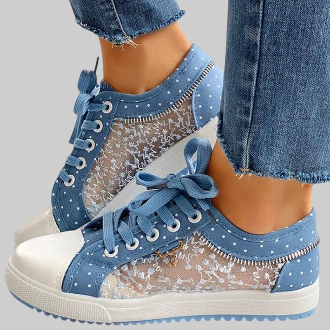 DOMINIKA | MUGAVAD LIBISEMIST TAKISTAVAD SNEAKERID KIRJUTATUD MUSTRIGA